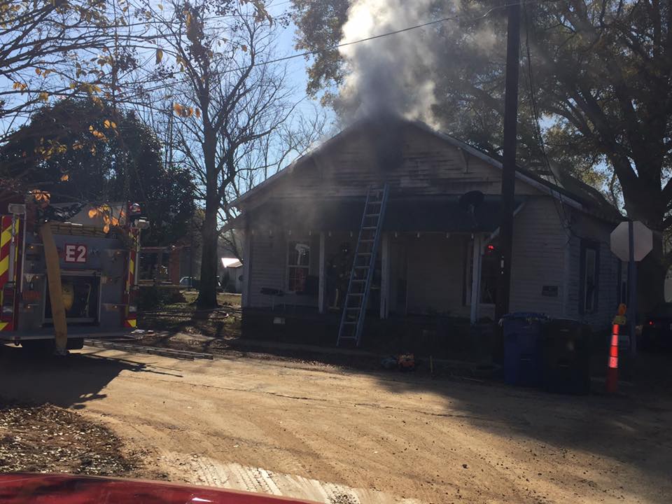 Dog killed in Mooresville house fire